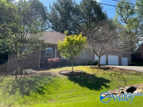 215 Turtle Creek Dr, Huntsville, AL 35806