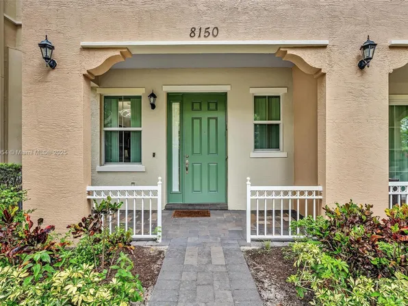 8150 Cascada Isles Dr, Hollywood, FL 33024