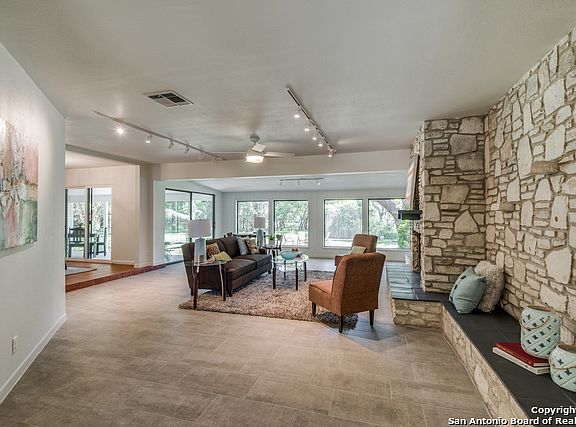 4th image of 548 Ventura Dr