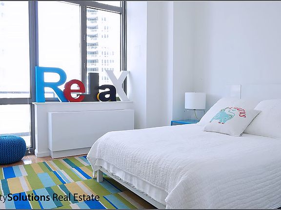3rd image of 4720 Center Blvd APT 2014