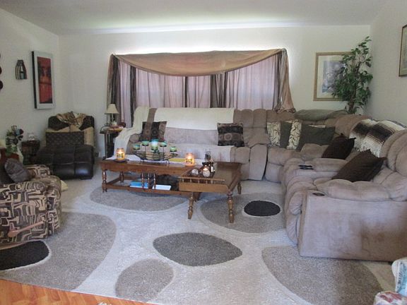 5th image of 75 Churchill Dr