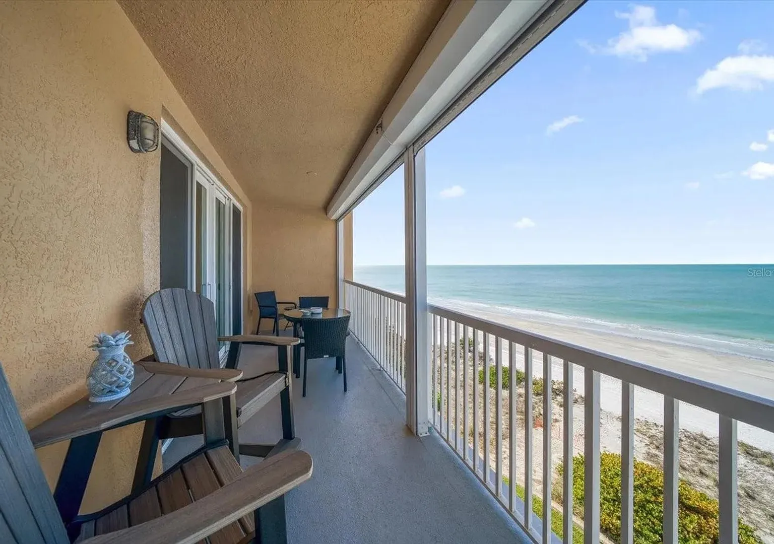 Fully Furnished Luxury Beachfront Penthouse with Panoramic Gulf Views Available for Snowbird Season! — Photo 4