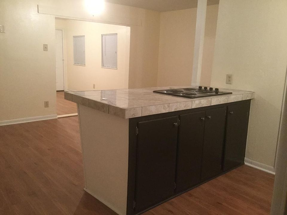 1st image of 2202 Fresno #2