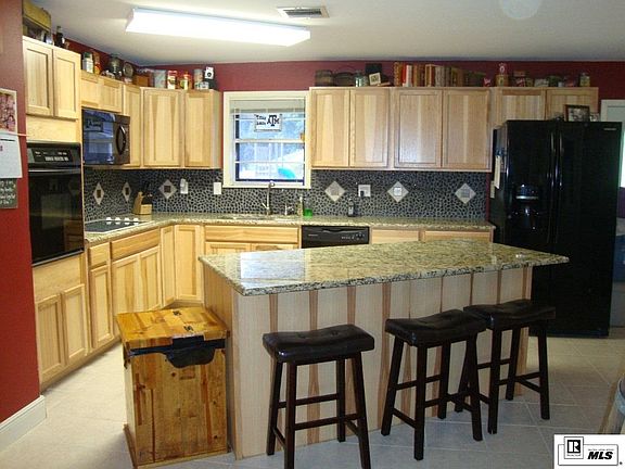 4th image of 101 Susan Dr