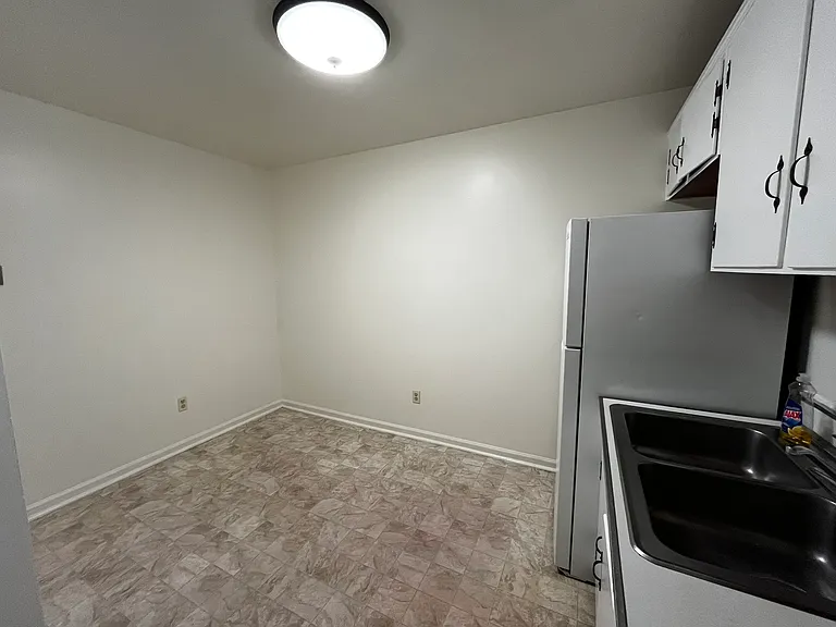 03 - Kitchen
