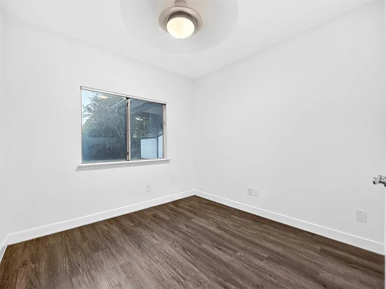 18610 Autumn Hills Dr — Photo 25