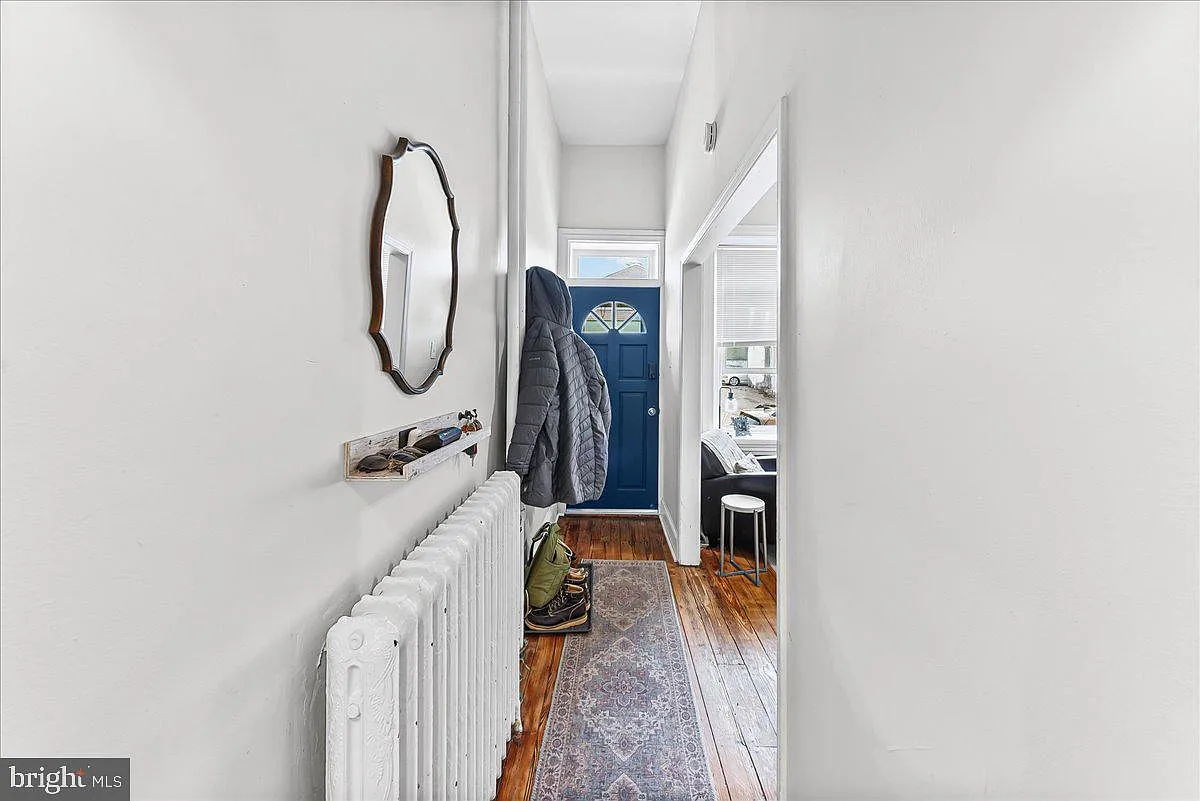 3 bed, 1.5 bath, 1752 sqft, $2,450 — Photo 2