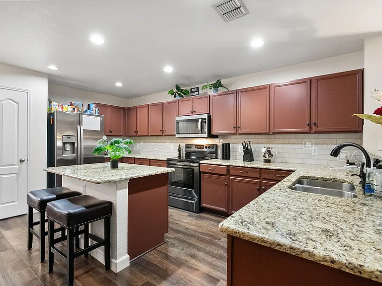 1315 Foster St — Photo 12