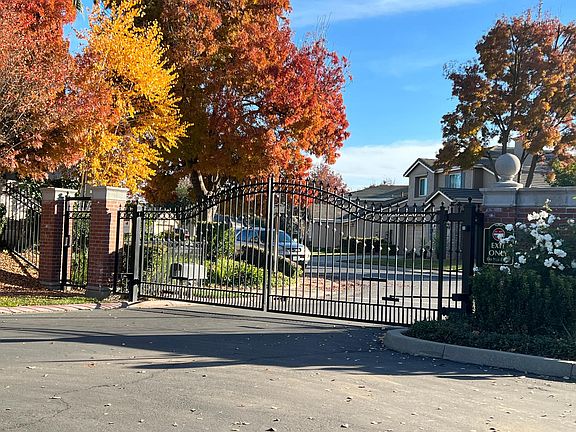 3rd image of 4001 Riviera Ln