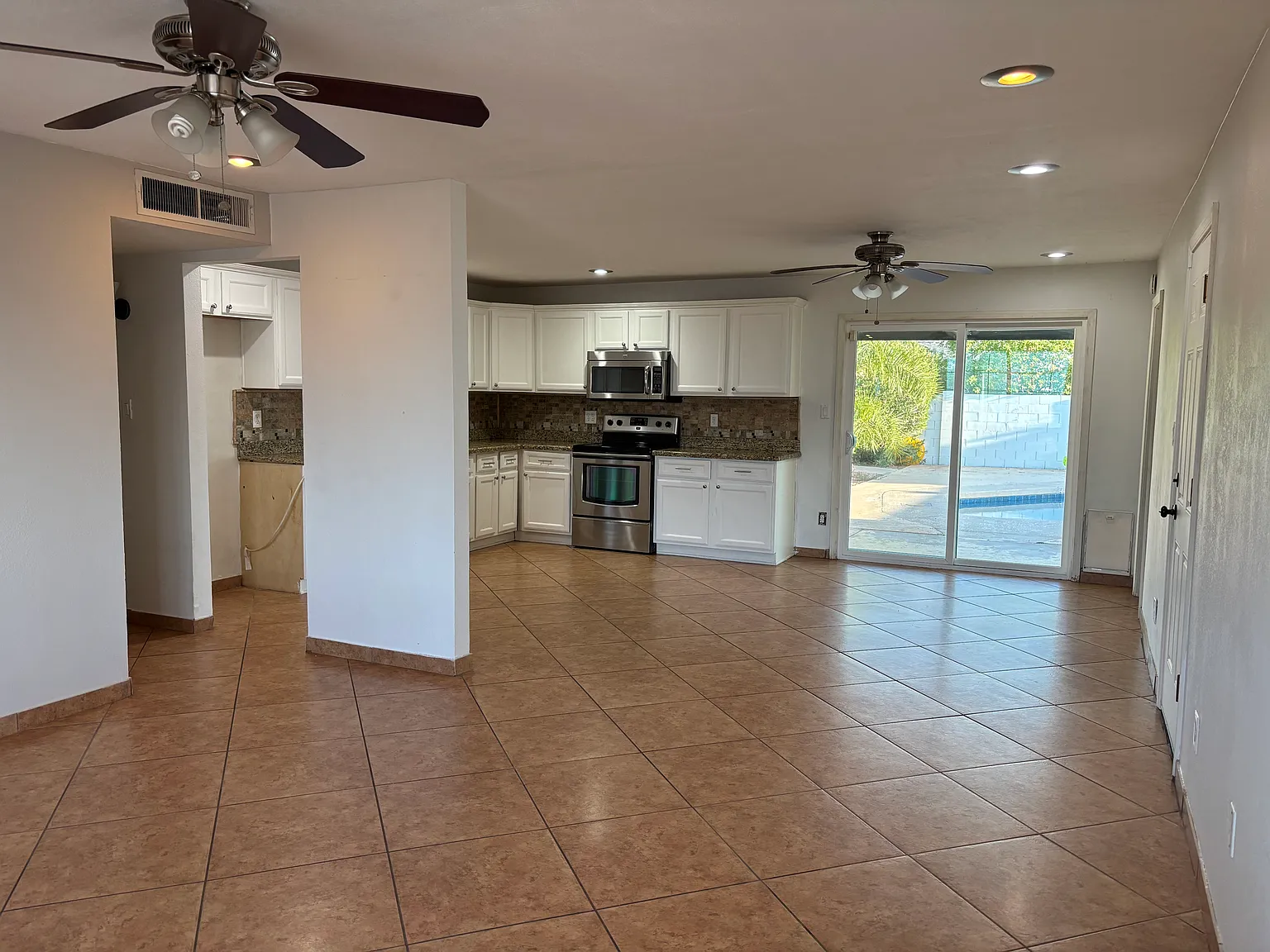 3 bed, 1148 sqft, $2,500 — Photo 4