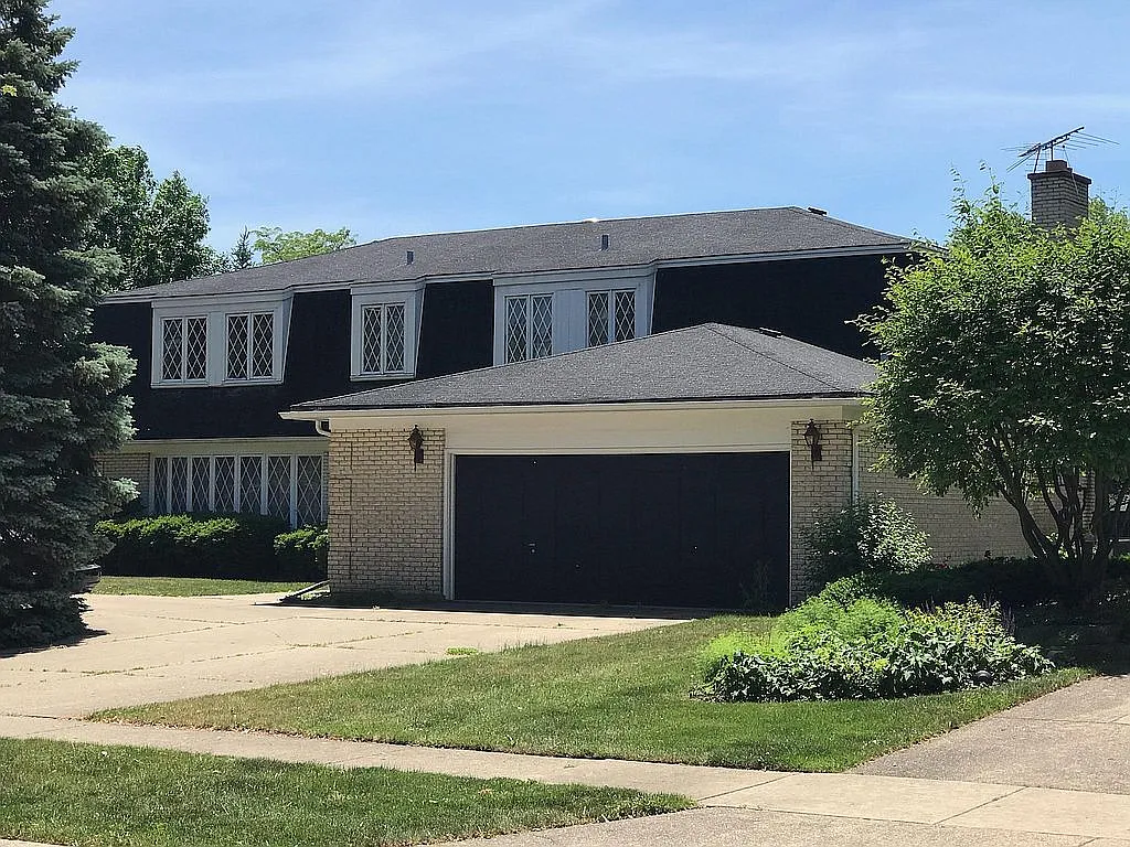 3529 Prestwick Ln photo 1