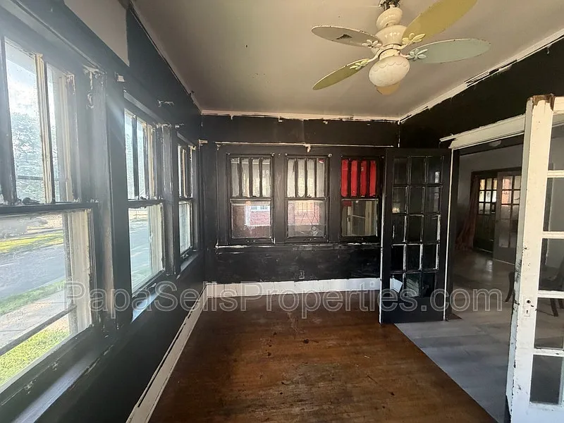 4 bed, 1.5 bath, 2098 sqft, $1,395 — Photo 3