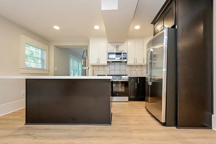 4 bed, 4.0 bath, 2450 sqft, $5,750 — Photo 2