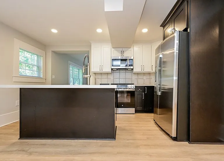 616 Linwood Ave NE #C — Photo 2