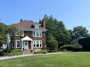 124 Avon Pl, Amityville, NY 11701
