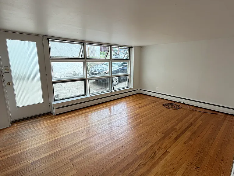 1517 Quincy Ave — Photo 4