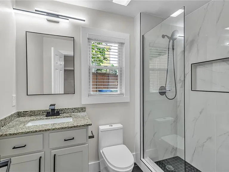 575 Martin St SE — Photo 16