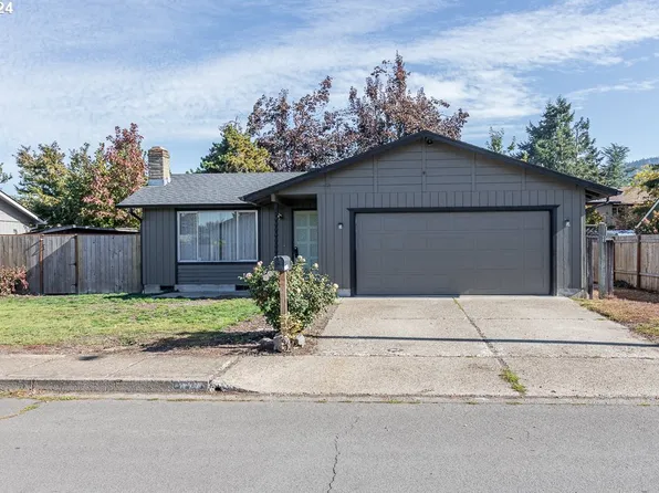 477 70th St, Springfield, OR 97478