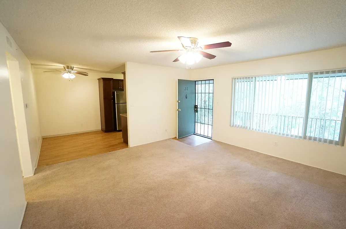 Building Photo - 7516 Parkway Dr #2E