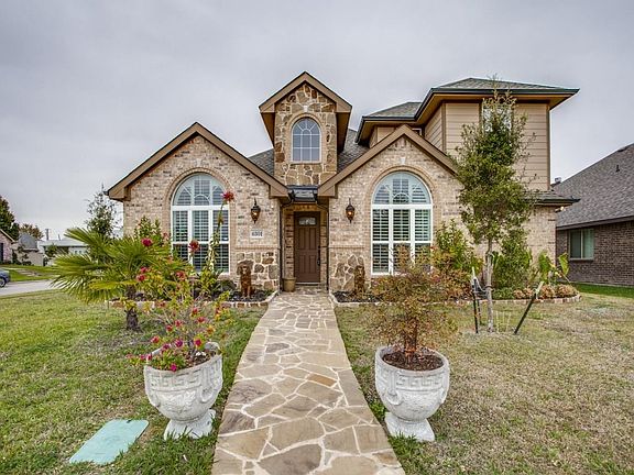 2nd image of 4801 Creekridge Ln