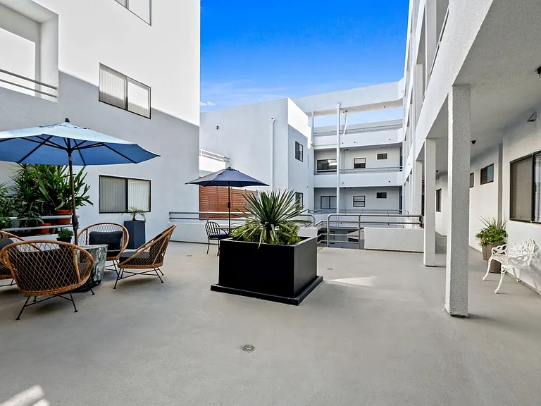 Terraces at La Cienega — Photo 20