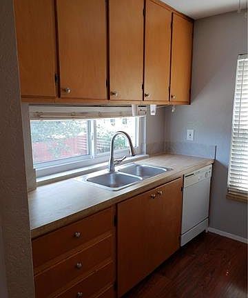 5th image of 1611 Woods Ln APT C