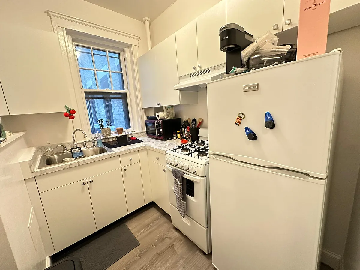 Building Photo - 311 Allston St #16