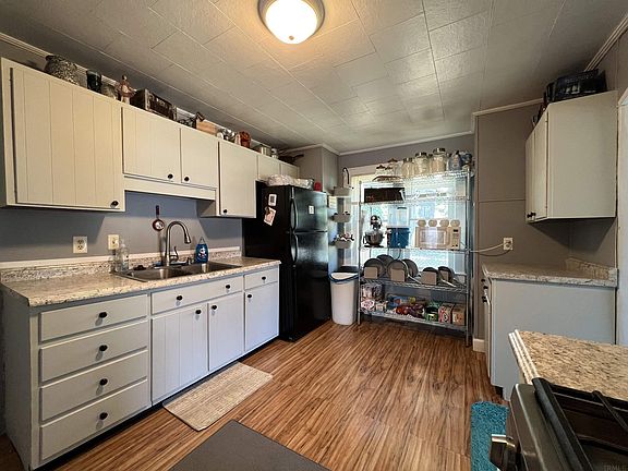 4th image of 809 S Hutchinson Ave