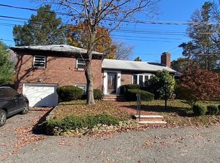 1 Lantern Ln, Dedham, MA 02026