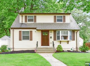 30 Highwood Dr, Dumont, NJ 07628