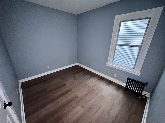 3rd image of 19 N 18th St Floor 2