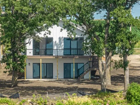 312 252nd Pl, Spirit Lake, IA 51360