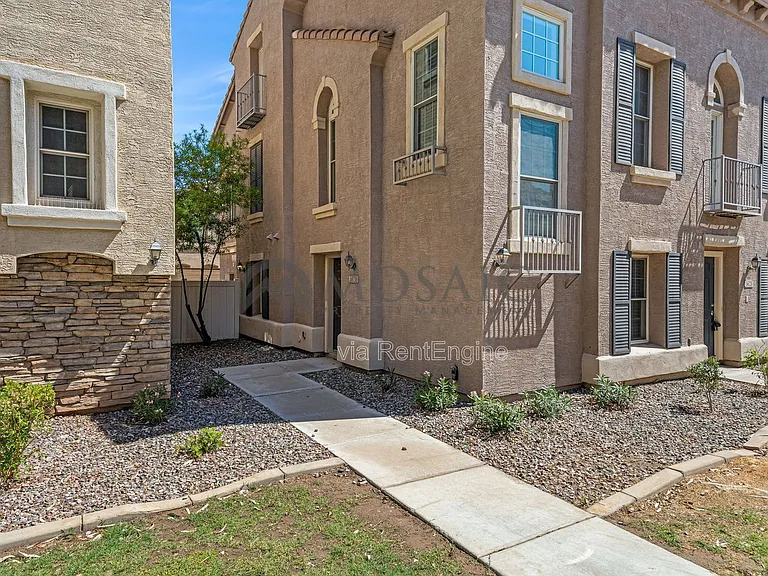 5626 S 21st Pl — Photo 2