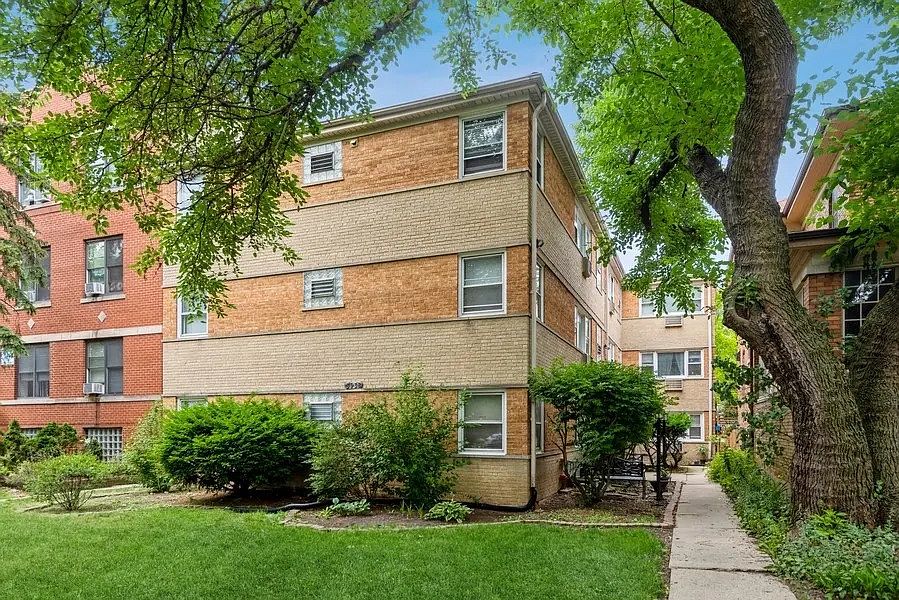 1st image of 3938 N Keeler Ave #2W