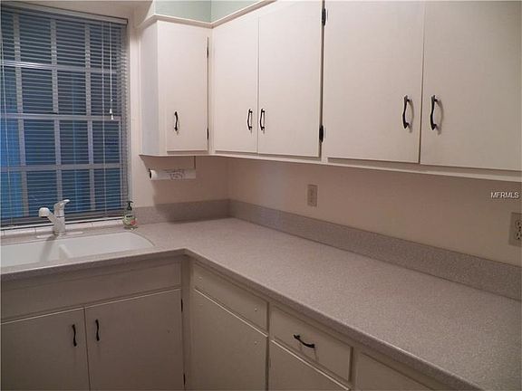 3rd image of 223 Windsor St APT 7A