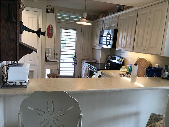 4th image of 1456 NE Ocean Blvd APT 8-201