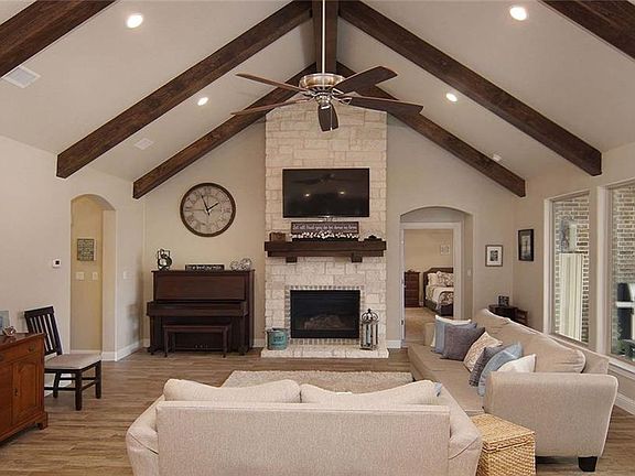 2nd image of 3513 Lakeway Dr