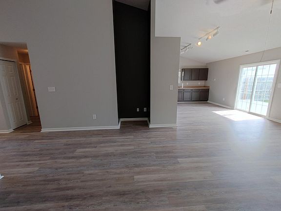 4th image of 2555 Foxtail Dr