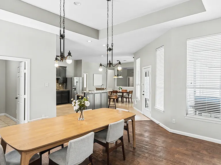 2451 Valley View Dr — Photo 23