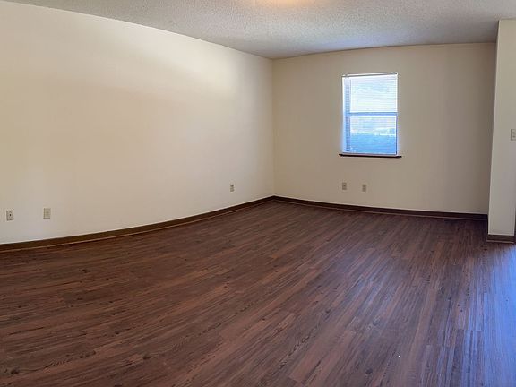 2nd image of 1520 Parkway Ct #D