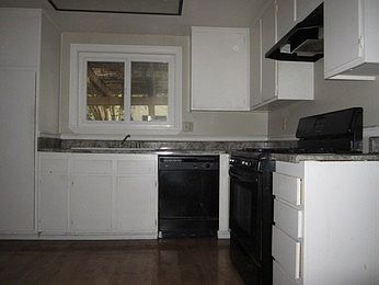 4th image of 2153 S Balboa Plz