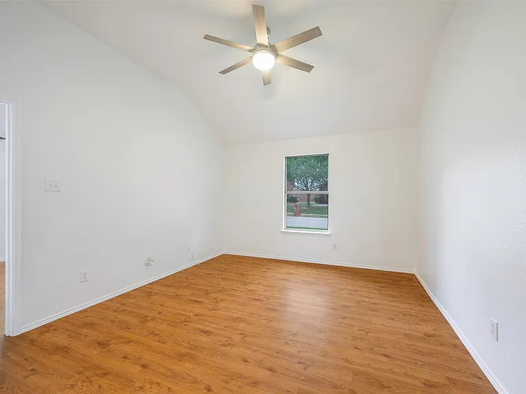 1001 Campbell Dr — Photo 9