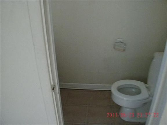 3rd image of 146 W Houston Ave
