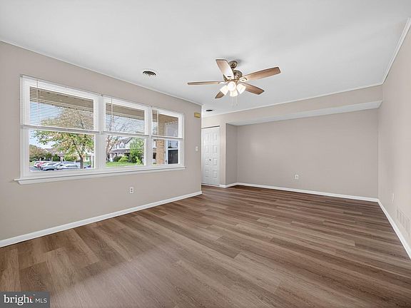 5th image of 110 Laurel Ct