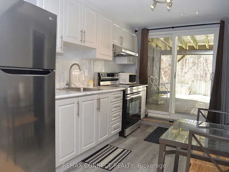 338 Homestead Ct — Photo 6