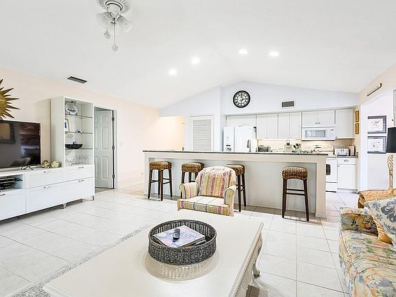 3rd image of 1275 Winding Oaks Cir E APT 707