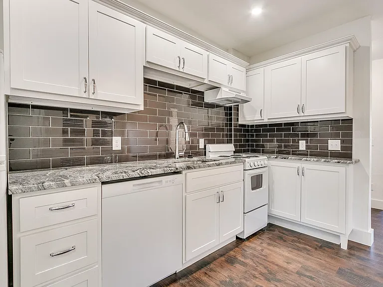 2409 N Robinson Ave #B — Photo 11