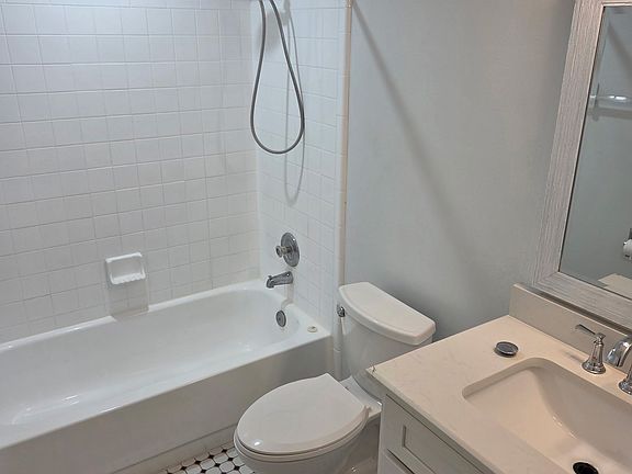 5th image of 5241 Curry Ford Rd