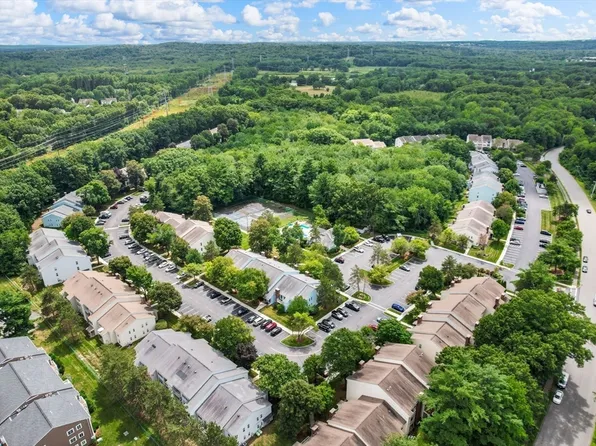 20 Walden Dr APT 20, Natick, MA 01760