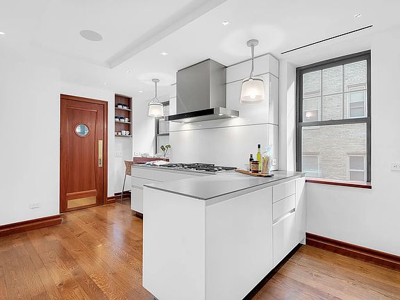 5th image of 2 W 67th St #12/13A